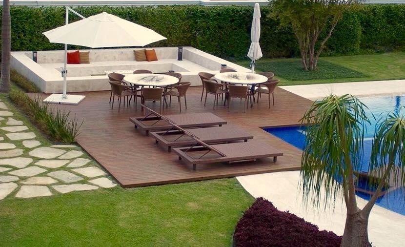 area-da-piscina-com-sofa -grande-branco-danielnunespaisagismo-73623-proportional-height_cover_medium.jpg